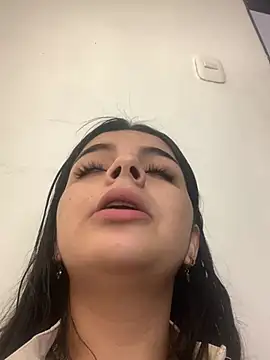 KarelyMitchel online show from 4, 5, 2026