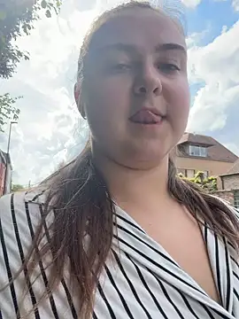 AlyaX X online show from 2, 5, 2026