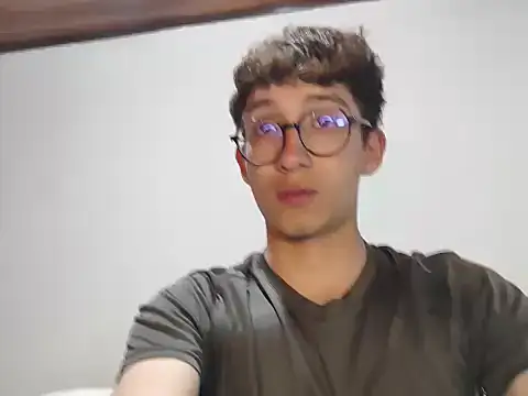 Snapshot of MaxAndNico chatting on 5, 2, 2026 MaxAndNico online show from 5, 2, 2026