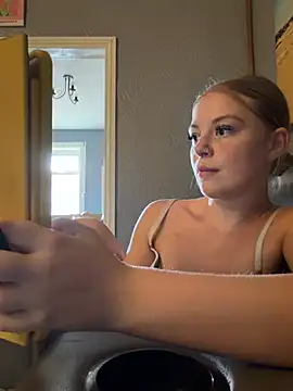 Snapshot of Paige_love chatting on 22, 7, 2026 Paige love online show from 22, 7, 2026