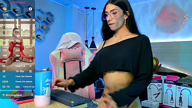 kylliefox  online show from 15, 10, 2025