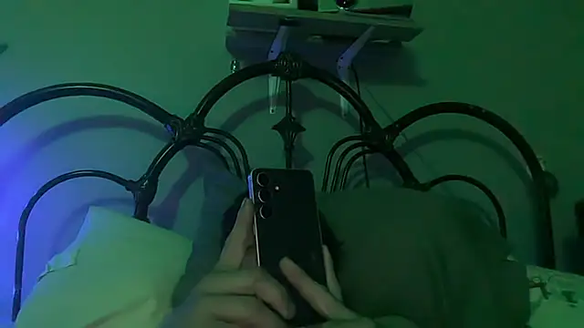 Snapshot of TrndSettr chatting on 13, 7, 2026 TrndSettr online show from 13, 7, 2026
