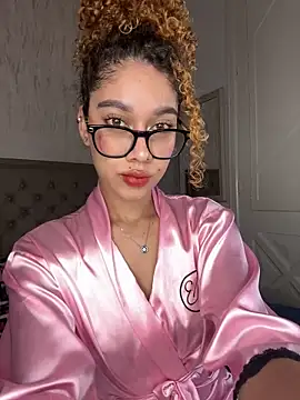 Snapshot of Sienna_brunette chatting on 18, 3, 2026 Sienna brunette online show from 18, 3, 2026