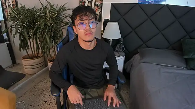 Snapshot of kai_storn chatting on 7, 3, 2026 kai storn online show from 7, 3, 2026