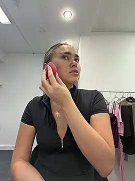 MonicaWestt online show from 9, 7, 2026