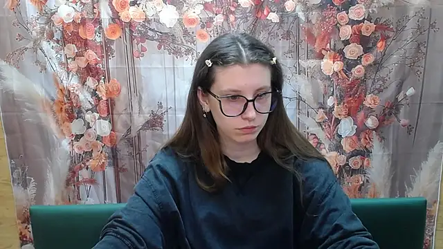 Snapshot of LilianaShine chatting on 4, 3, 2026 LilianaShine online show from 4, 3, 2026