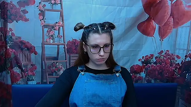 Snapshot of LilianaShine chatting on 8, 3, 2026 LilianaShine online show from 8, 3, 2026