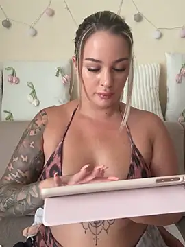 sexybatwomen33 online show from 27, 6, 2026
