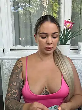 sexybatwomen33 online show from 13, 7, 2026