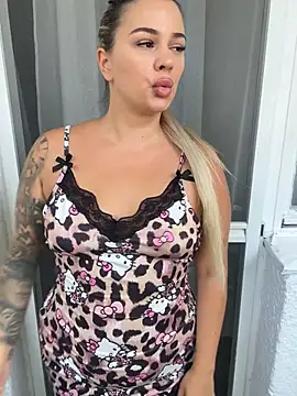 sexybatwomen33 online show from 14, 7, 2026