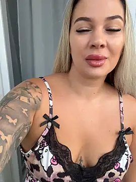 sexybatwomen33 online show from 23, 7, 2026