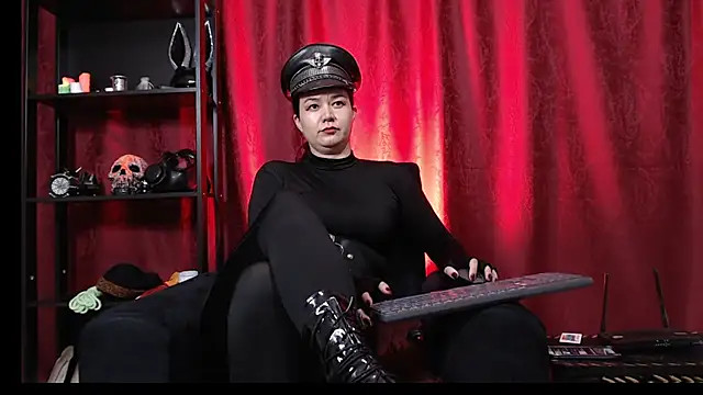 Izumy Velvet online show from 3, 8, 2026
