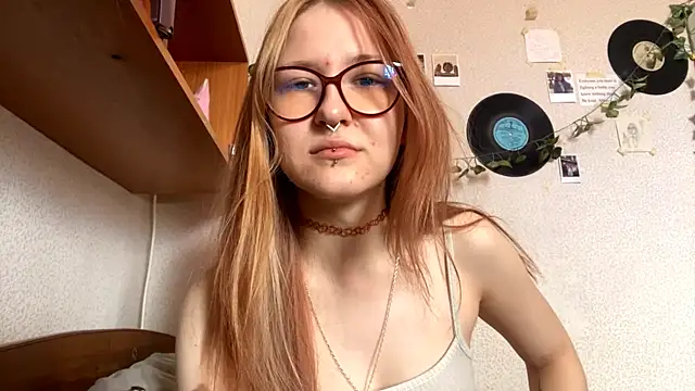 Snapshot of LaureenVielma chatting on 8, 3, 2026 LaureenVielma online show from 8, 3, 2026