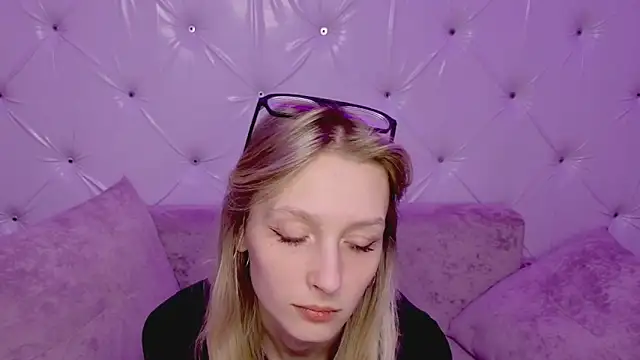 Akiro Kim7 online show from 21, 2, 2026