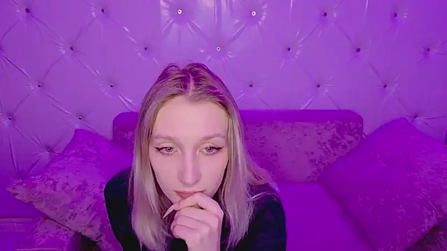 Akiro Kim7 online show from 5, 3, 2026