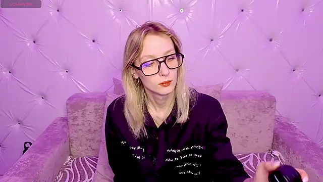 Akiro Kim7 online show from 24, 3, 2026