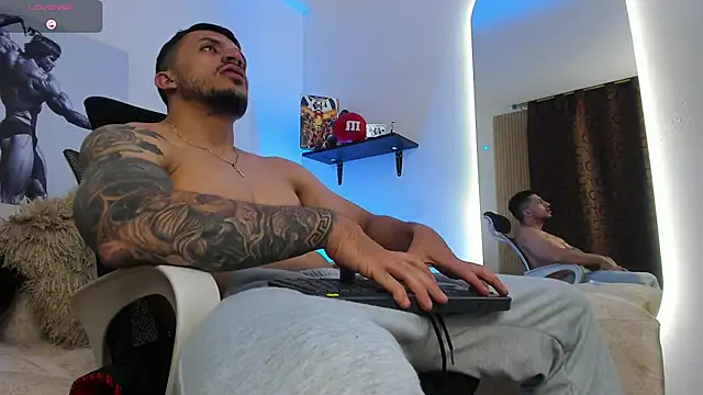 LiamReigns  online show from 14, 7, 2026