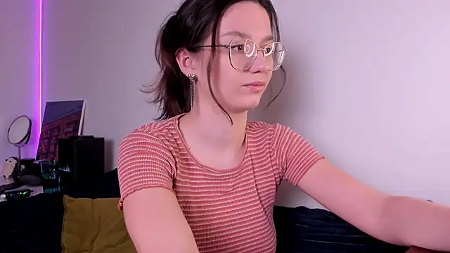 Snapshot of miabellee_ chatting on 26, 2, 2026 miabellee online show from 26, 2, 2026