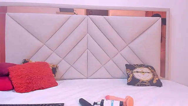 Snapshot of AmberQueen1 chatting on 21, 2, 2026 AmberQueen1 online show from 21, 2, 2026