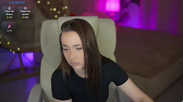 Snapshot of OliviaMoore_ chatting on 12, 3, 2026 OliviaMoore online show from 12, 3, 2026