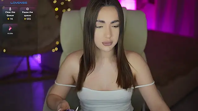 Snapshot of OliviaMoore_ chatting on 15, 3, 2026 OliviaMoore online show from 15, 3, 2026