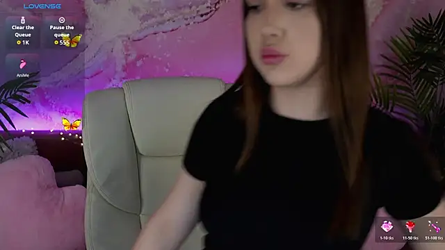 Snapshot of OliviaMoore_ chatting on 18, 3, 2026 OliviaMoore online show from 18, 3, 2026