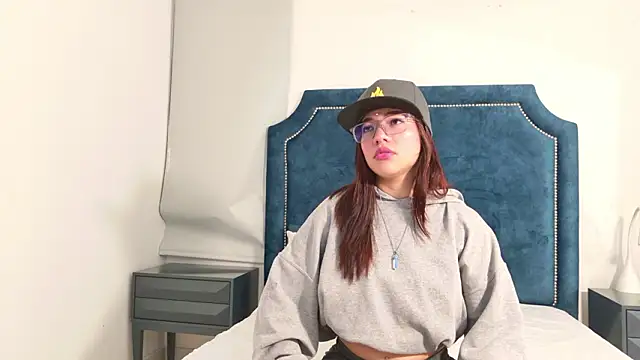 Snapshot of AntonellaBons chatting on 5, 3, 2026 AntonellaBons online show from 5, 3, 2026