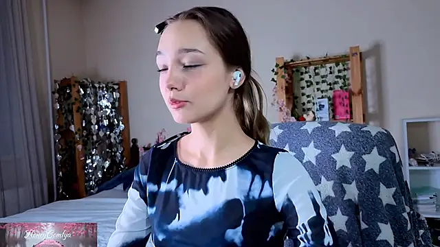 HoneyComfy online show from 25, 4, 2026