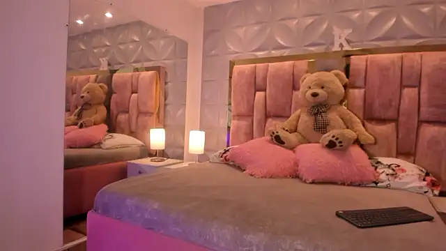 Paris Velvet online show from 11, 2, 2026