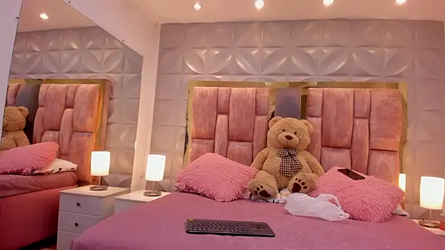 Paris Velvet online show from 25, 3, 2026