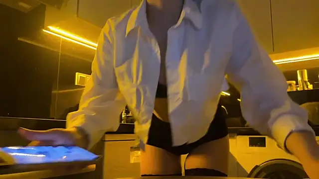 Snapshot of BlackFox_V chatting on 5, 3, 2026 BlackFox V online show from 5, 3, 2026