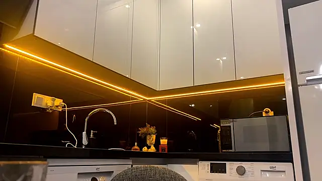 Snapshot of BlackFox_V chatting on 18, 3, 2026 BlackFox V online show from 18, 3, 2026