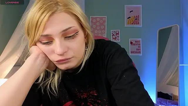 Snapshot of AvaSun chatting on 11, 3, 2026 AvaSun online show from 11, 3, 2026