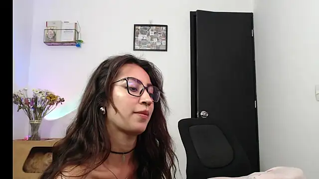 Snapshot of elizabethruss1 chatting on 7, 3, 2026 elizabethruss1 online show from 7, 3, 2026