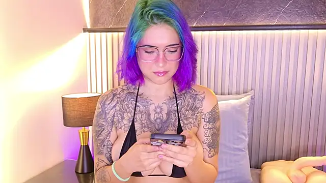 annie hawk online show from 28, 7, 2026