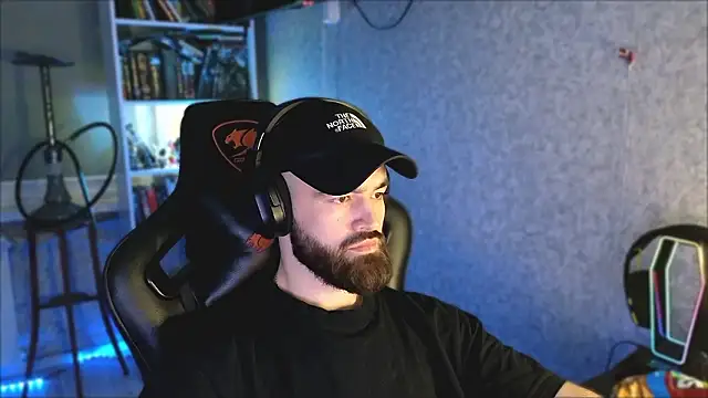 Snapshot of _Mostly_ chatting on 3, 3, 2026 Mostly online show from 3, 3, 2026