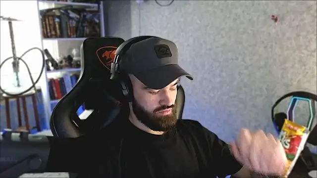 Snapshot of _Mostly_ chatting on 5, 3, 2026 Mostly online show from 5, 3, 2026