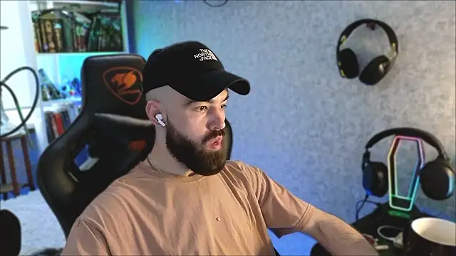 Snapshot of _Mostly_ chatting on 7, 3, 2026 Mostly online show from 7, 3, 2026