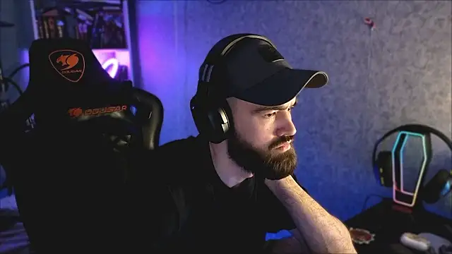 Snapshot of _Mostly_ chatting on 10, 3, 2026 Mostly online show from 10, 3, 2026