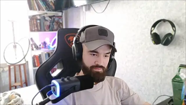 Snapshot of _Mostly_ chatting on 12, 3, 2026 Mostly online show from 12, 3, 2026