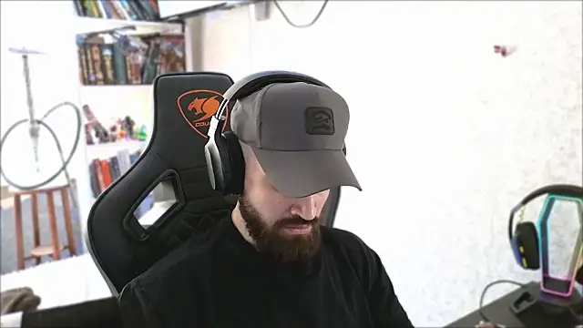 Snapshot of _Mostly_ chatting on 14, 3, 2026 Mostly online show from 14, 3, 2026