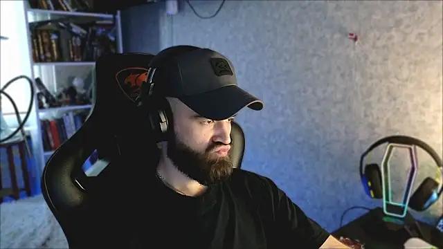 Snapshot of _Mostly_ chatting on 15, 3, 2026 Mostly online show from 15, 3, 2026