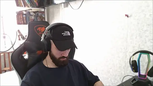 Snapshot of _Mostly_ chatting on 17, 3, 2026 Mostly online show from 17, 3, 2026