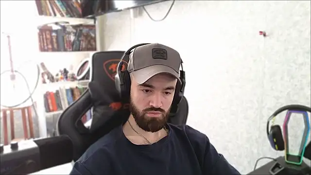 Snapshot of _Mostly_ chatting on 22, 3, 2026 Mostly online show from 22, 3, 2026