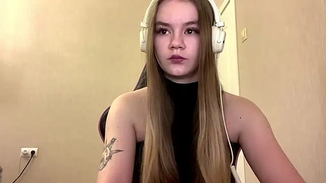 Snapshot of AgnesShy_ chatting on 9, 3, 2026 AgnesShy online show from 9, 3, 2026