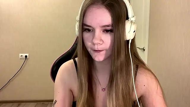 Snapshot of AgnesShy_ chatting on 12, 3, 2026 AgnesShy online show from 12, 3, 2026