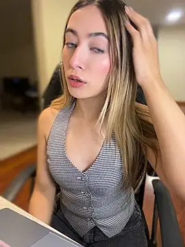 kloe  t18 online show from 24, 7, 2026