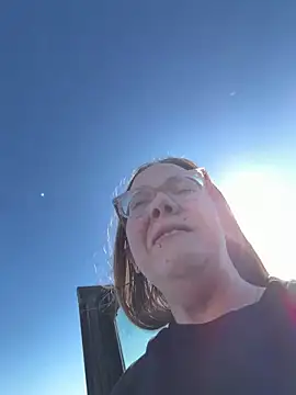 Snapshot of lickablelynn87 chatting on 25, 2, 2026 lickablelynn87 online show from 25, 2, 2026