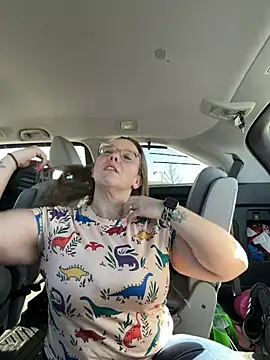 Snapshot of lickablelynn87 chatting on 9, 3, 2026 lickablelynn87 online show from 9, 3, 2026