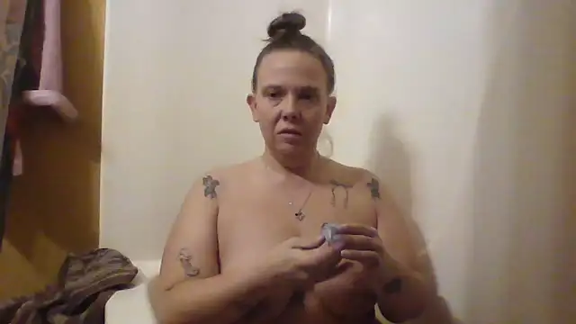 Snapshot of lickablelynn87 chatting on 20, 3, 2026 lickablelynn87 online show from 20, 3, 2026